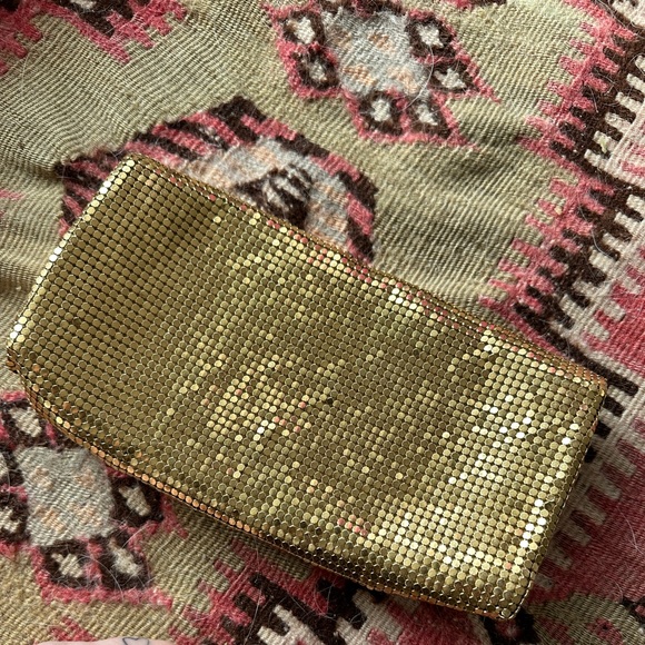 Gold metal mesh clutch - Picture 5 of 5